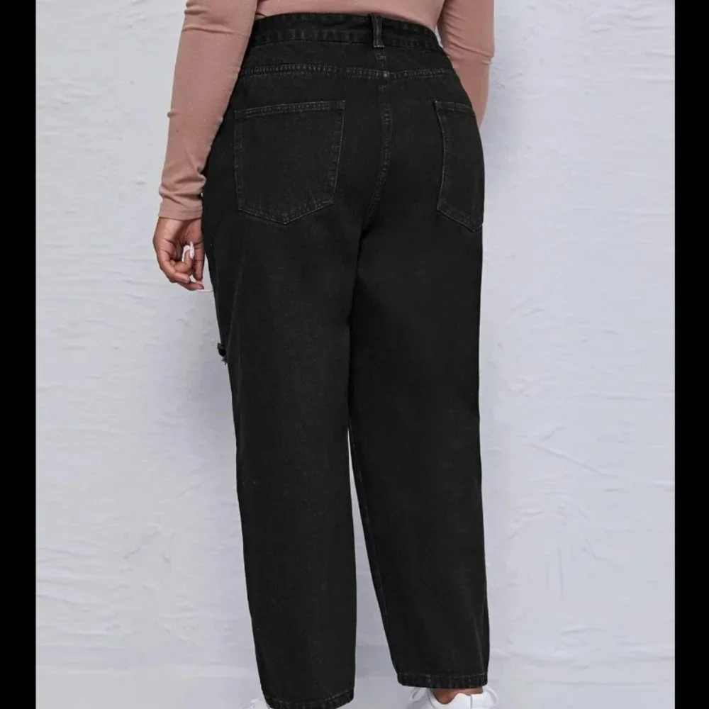 SHEIN Plus Chain Detail Ripped ⚧ Mom Jeans, 1XL Black - Picture 3 of 7